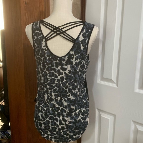 Women’s sleeveless top - Picture 4 of 5